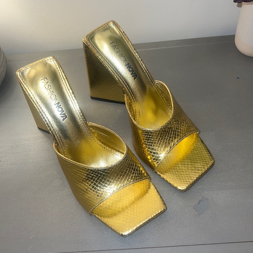 Fashion Nova Gold Triangle Heels